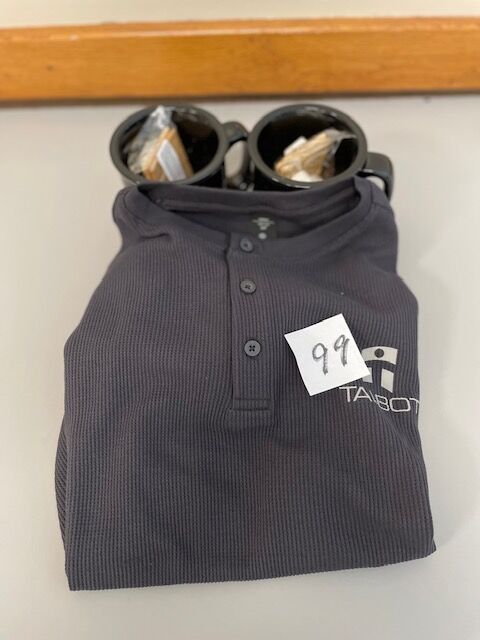 Man's Sweater & 2 mugs - Value $50 (99)
