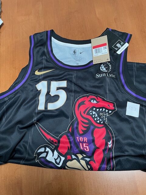 Raptors Vince Carter on court uniform T-Shirt Large - Value $150 (107)